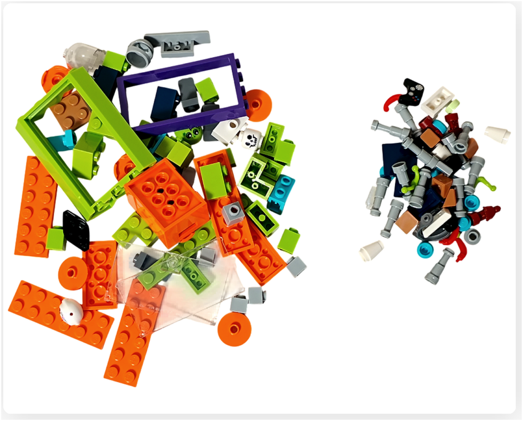 レゴ フレンズ 42674 組立レビュー第2部の袋5パーツ写真。オレンジやグリーンを中心とした装飾用パーツや小物パーツ一式を並べた状態。