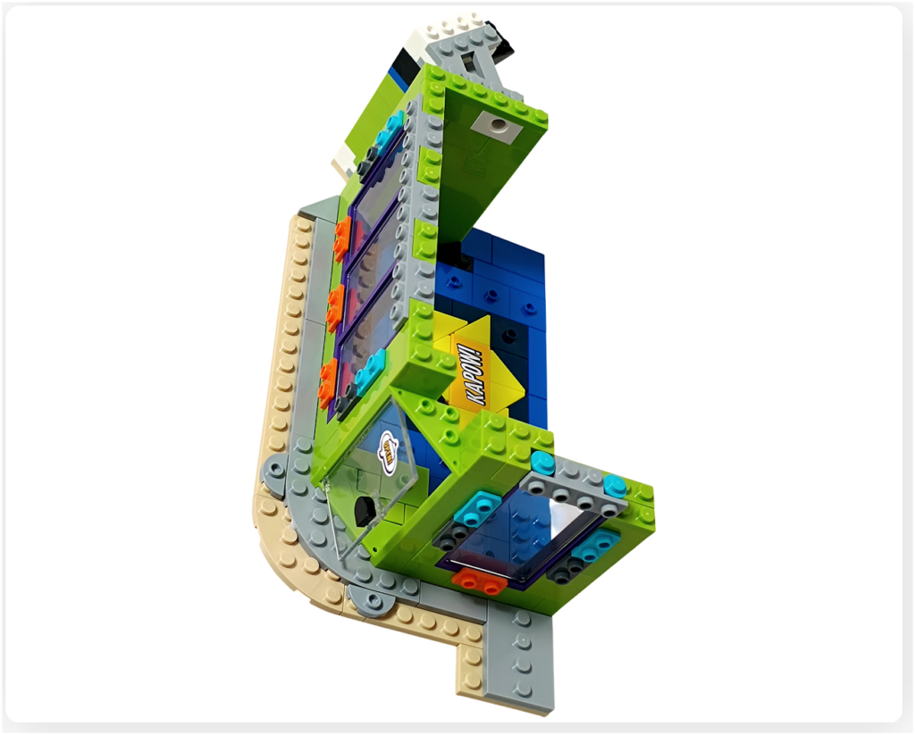 レゴ フレンズ 42674 組立レビュー第2部の1階コミックショップ入口写真。斜め方向から見たガラス扉と周辺の床・壁構造を組み立てた状態。