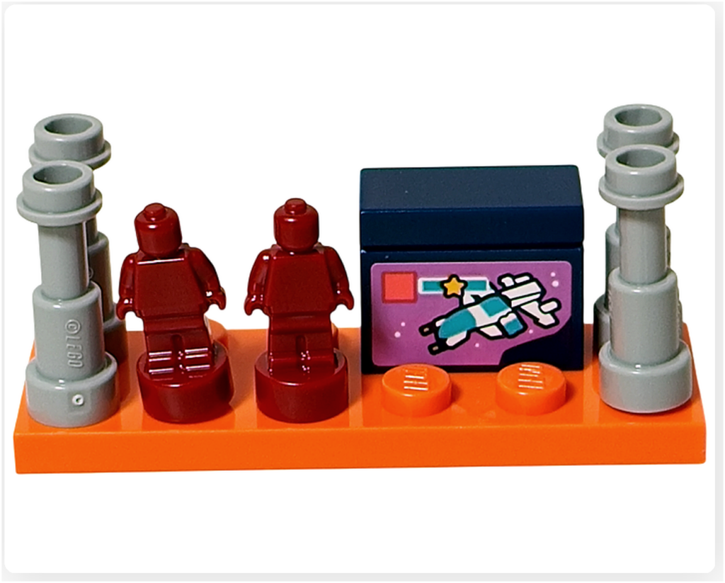 レゴ フレンズ 42674 コミックショップとゲームセンター。SF系ディスプレイのベース部分。オレンジ色の棚にグレーの支柱とゲーム機風プリントパーツが配置されている。