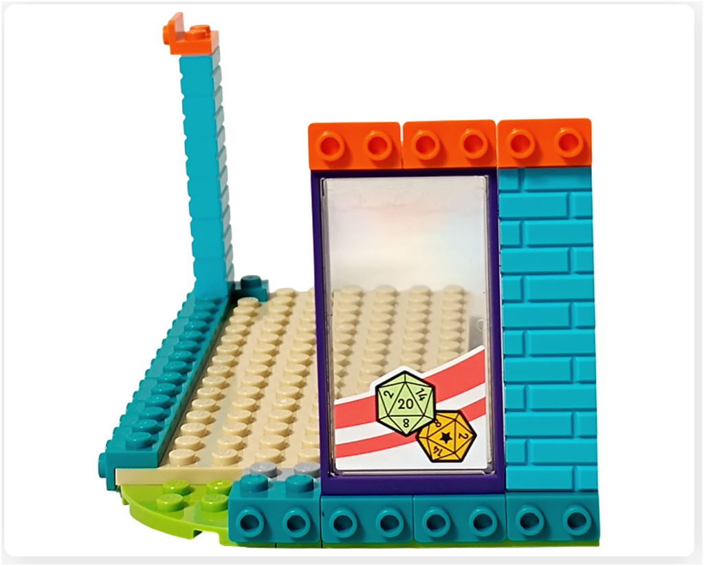 レゴ フレンズ 42674 コミックショップとゲームセンターの2階ゲームセンター部分。サイド側の壁にウインドウパーツが取り付けられ、床や壁の構造、上階空間の広がりがわかる状態。