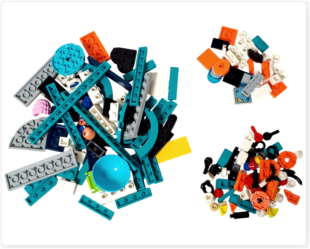 レゴ フレンズ 42674 コミックショップとゲームセンターの袋8パーツ。2階エリア後半やミニドール関連の組立に使用されるカラフルなブロックや小物パーツが並べられている様子。