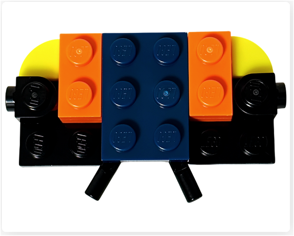 レゴ フレンズ 42674 コミックショップとゲームセンターのゲームコントローラー型マスコット組立途中。内部構造となるブロックが組まれ、完成前の段階がわかる工程写真。