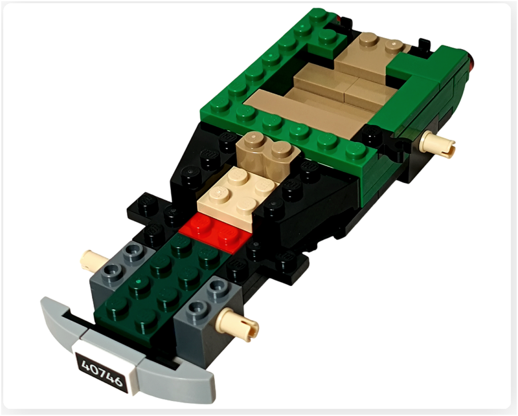 レゴ 40746 シーズナル クリスマスプレゼント配達トラックの組立途中。ベージュのブロックで座席まわりの土台が形づくられ、フロント部分の構造が見え始めた工程の写真です。