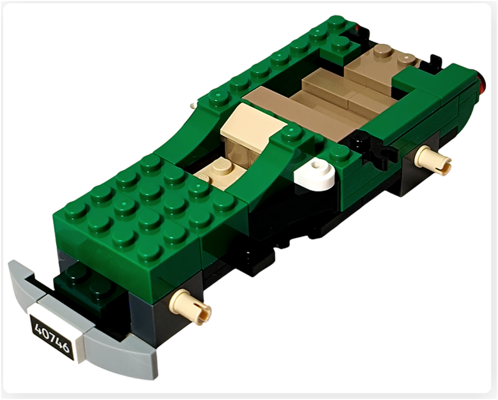 レゴ 40746 シーズナル クリスマスプレゼント配達トラックの袋2組立完了状態。フロント基礎が緑のブロックで整い、座席へつながる形がまとまった工程写真です。