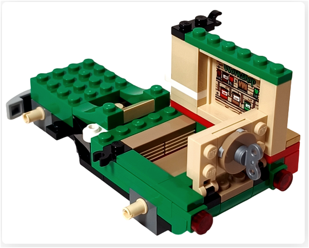 レゴ 40746 シーズナル クリスマスプレゼント配達トラックの荷台前面。白い装飾窓と内側の棚が見え、キャビン裏に続く作業スペースの構造が分かる写真です。