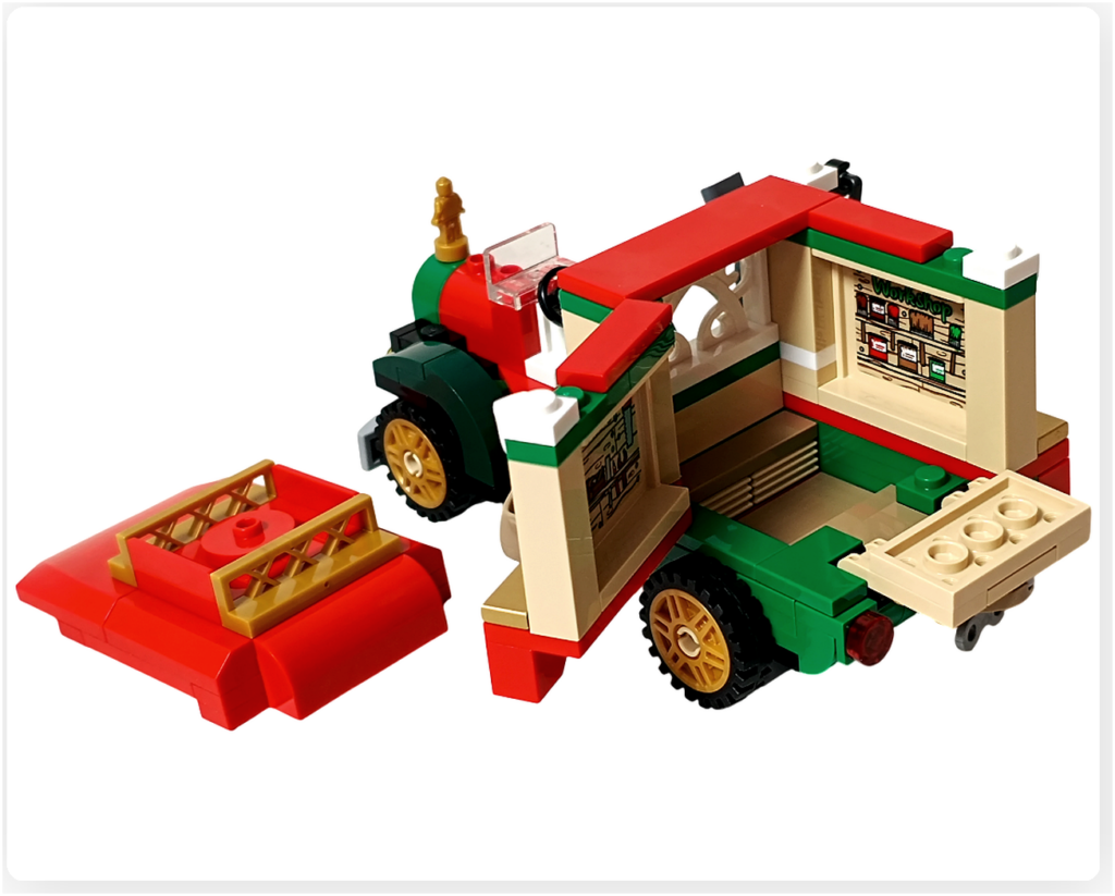 レゴ 40746 シーズナル クリスマスプレゼント配達トラックの荷台内部。屋根を外し、左側面と背面を開いた状態で、内側の棚や作業スペースが確認できる写真です。