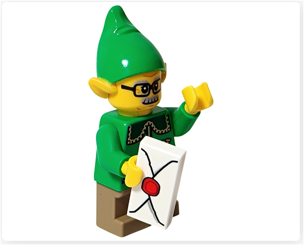 レゴ 40746 シーズナル クリスマスプレゼント配達トラックのエルフが封蝋つきの白い手紙を持っている写真。緑の帽子と制服のミニフィグが両手で手紙を支え、配達係としての役割が分かりやすい構図になっています。