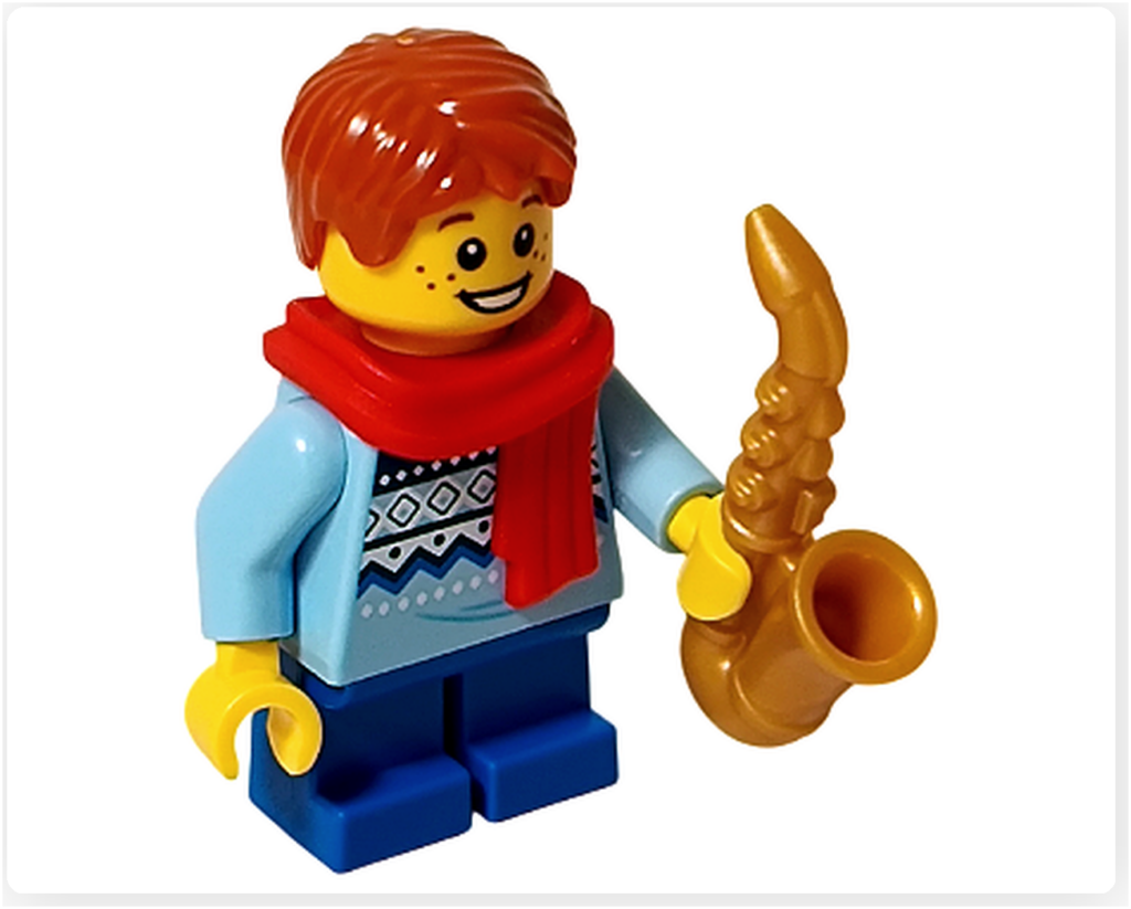 レゴ 40778 雪のあずまや(Winter Gazebo)に含まれるサックス奏者のミニフィグ正面。赤いマフラーと青い服装で楽器を手にしている。