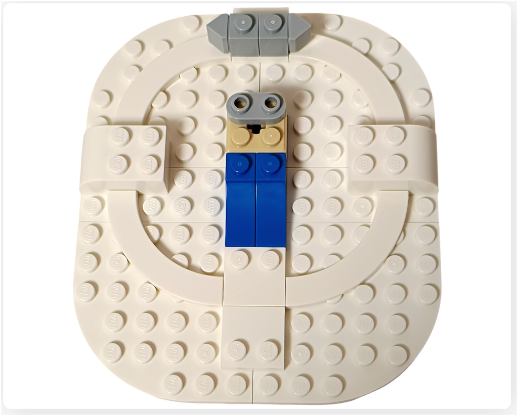 レゴ 40778 雪のあずまや(Winter Gazebo)の組立途中の床面。白い円形のベースに、中央の固定用パーツが配置されている。