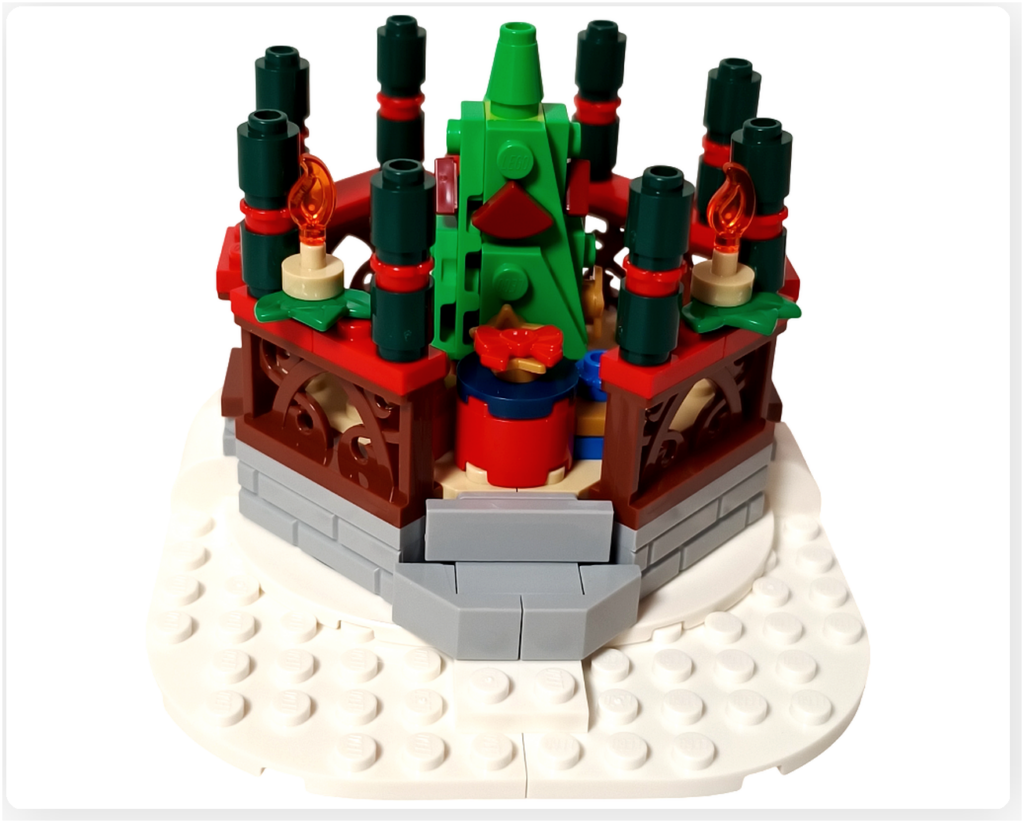 レゴ 40778 雪のあずまや(Winter Gazebo)の組立途中。あずま屋の周囲に、ロウソク付きのクリスマス装飾柱が立ち並んだ状態。