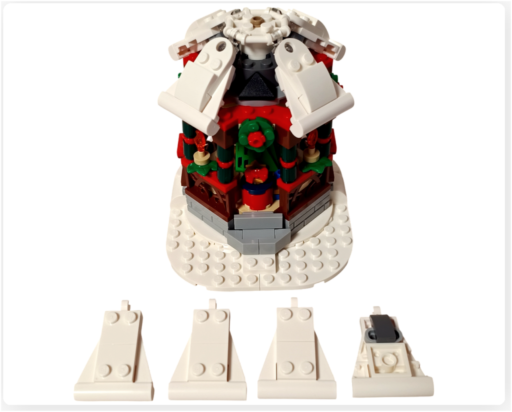 レゴ 40778 雪のあずまや(Winter Gazebo)モデルで、形状がわずかに異なる白い屋根パネル4枚を組み立てた状態。本体の手前に並べられ、左右で異なる屋根パーツであることが分かる工程写真。