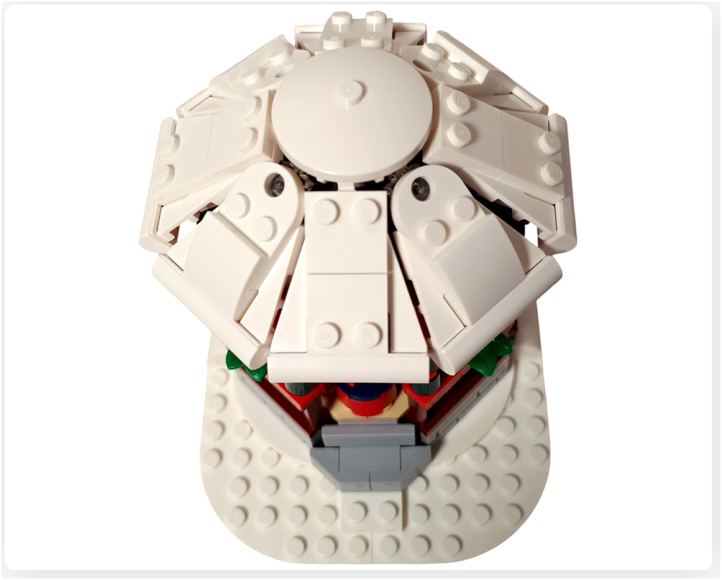 レゴ 40778 雪のあずまや(Winter Gazebo)モデルの屋根完成状態。白い屋根パネルの中央に円形パーツを取り付け、放射状に並んだ屋根がひとつにまとまっている上面写真。