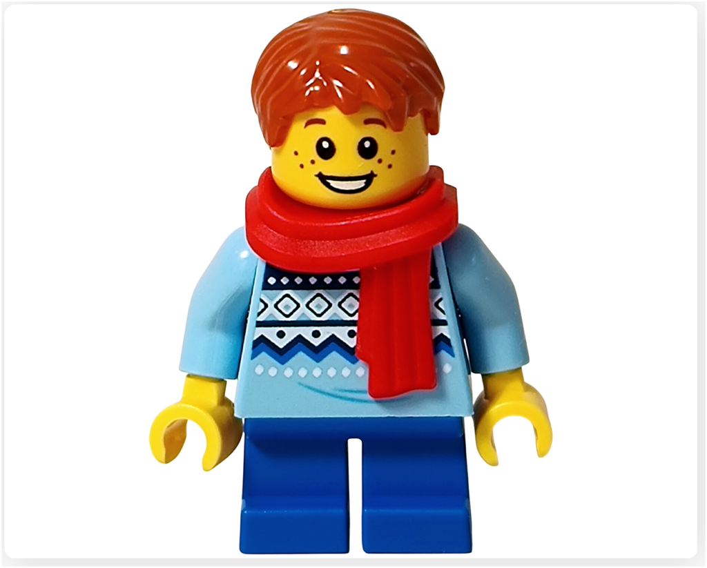 レゴ 40778 雪のあずまや（Winter Gazebo）に含まれるサックス奏者ミニフィグの正面。赤いマフラーと水色のトップス、青いパンツを身に着け、そばかすのある笑顔の表情が確認できる。