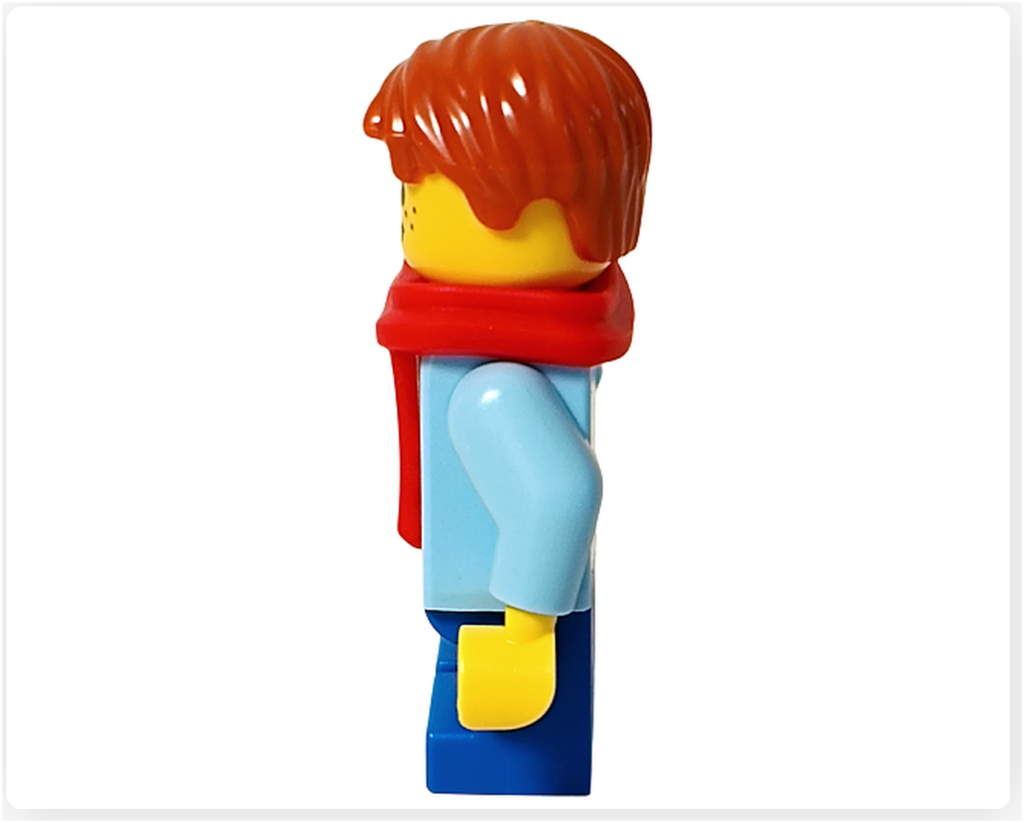 レゴ 40778 雪のあずまや（Winter Gazebo）に含まれるサックス奏者ミニフィグの左側面。髪型のボリューム感とマフラーの垂れ下がり、水色と青の服装配色が分かる。