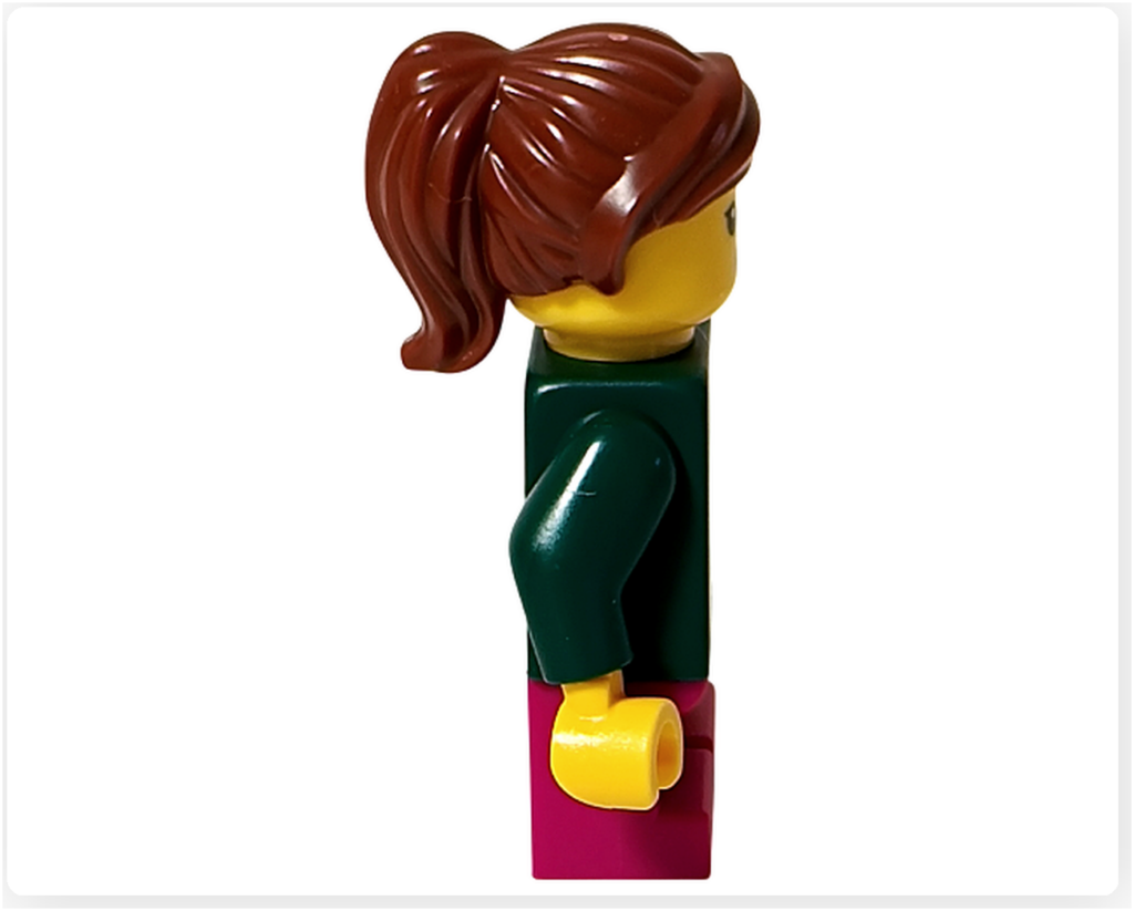 レゴ 40778 雪のあずまや（Winter Gazebo）に含まれる歌い手ミニフィグの右側面。ポニーテールの髪型とグリーンのトップス、ピンクのパンツの配色が分かる。