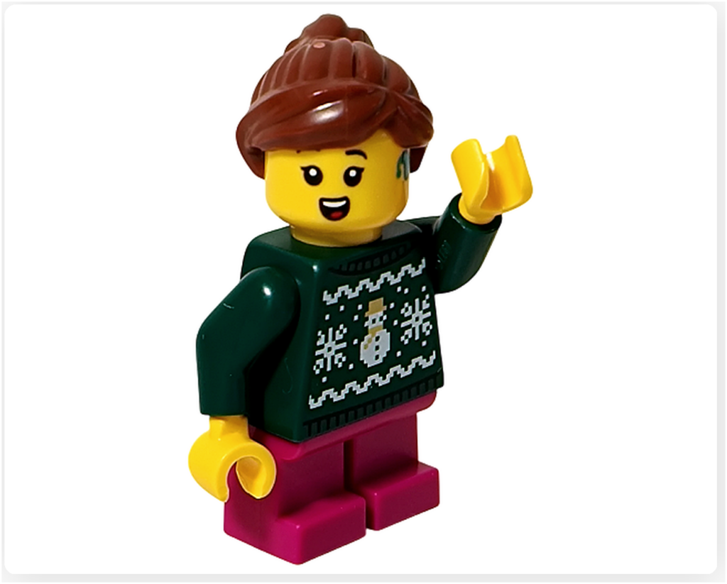 レゴ 40778 雪のあずまや（Winter Gazebo）に含まれるキャロル合唱団の歌い手ミニフィグの片手を上げたポーズ。緑色のセーターとピンクのパンツを身に着け、明るい表情と耳元の補聴器が確認できる。