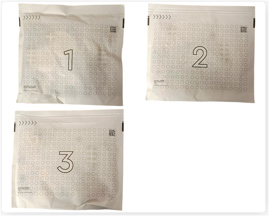 レゴ 40778 雪のあずまや（Winter Gazebo）の内容物。番号付きの中袋が3つに分かれて収められている。