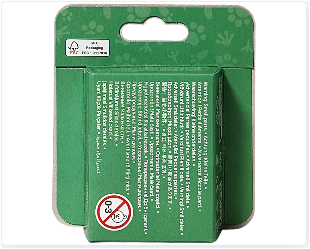 レゴ コレクタブル 71051 「ミニフィギュア シリーズ28」 パッケージ背面。緑色の台紙に、多言語の注意書き、対象年齢表示、FSC認証マーク、0〜3歳向け注意アイコンが印刷されている。