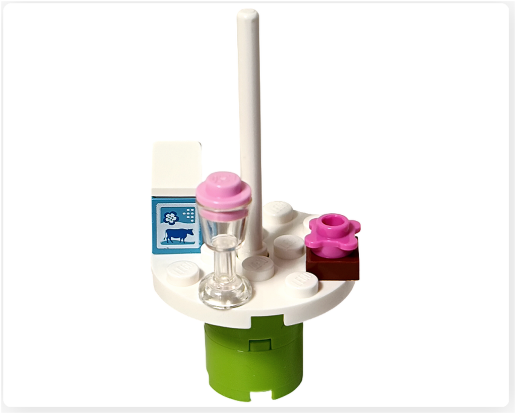 レゴ フレンズ 3930「アウトドアベーカリー」丸テーブルにドリンクとデザートを配置した状態