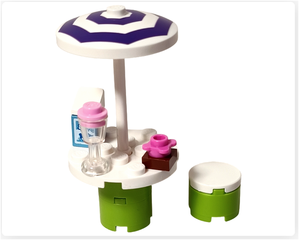 レゴ フレンズ 3930「アウトドアベーカリー」丸テーブルにイスを配置した状態