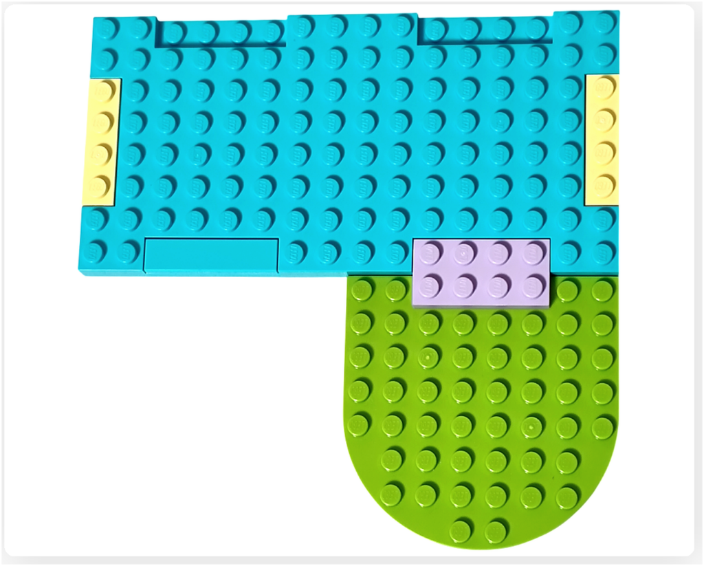 レゴ フレンズ 41724「ペイズリーのおうち」一階の床パーツ。水色の床プレートと前庭につながる緑のベース構成。