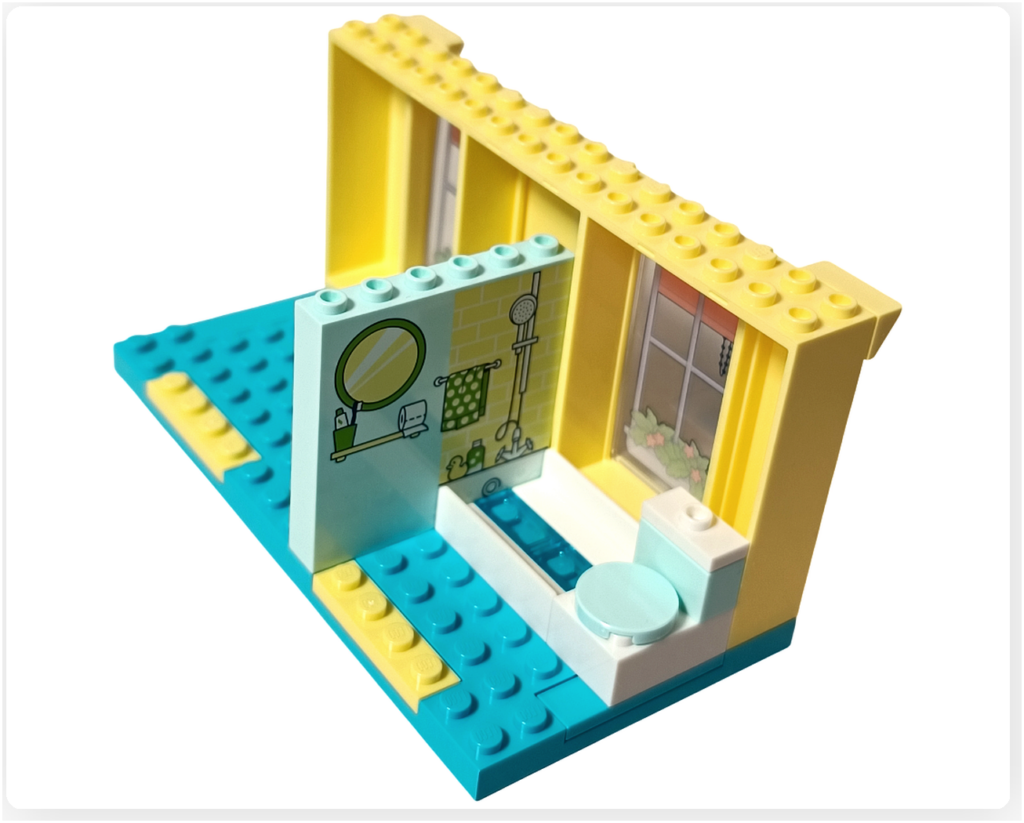 レゴ フレンズ 41724「ペイズリーのおうち」2階浴室の壁と浴槽。黄色の壁面と水色の浴槽パーツで構成されたバスルーム。