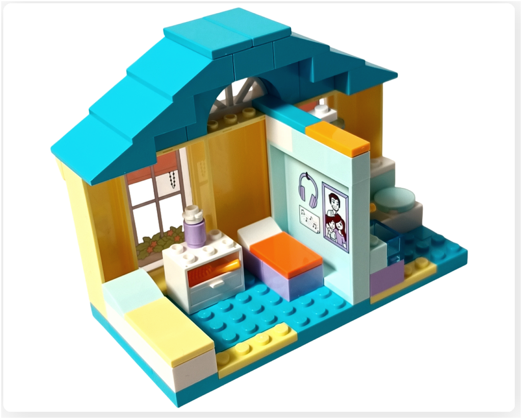 レゴ フレンズ 41724「ペイズリーのおうち」浴の2階に設置された大きめのベッドと周囲の室内構成