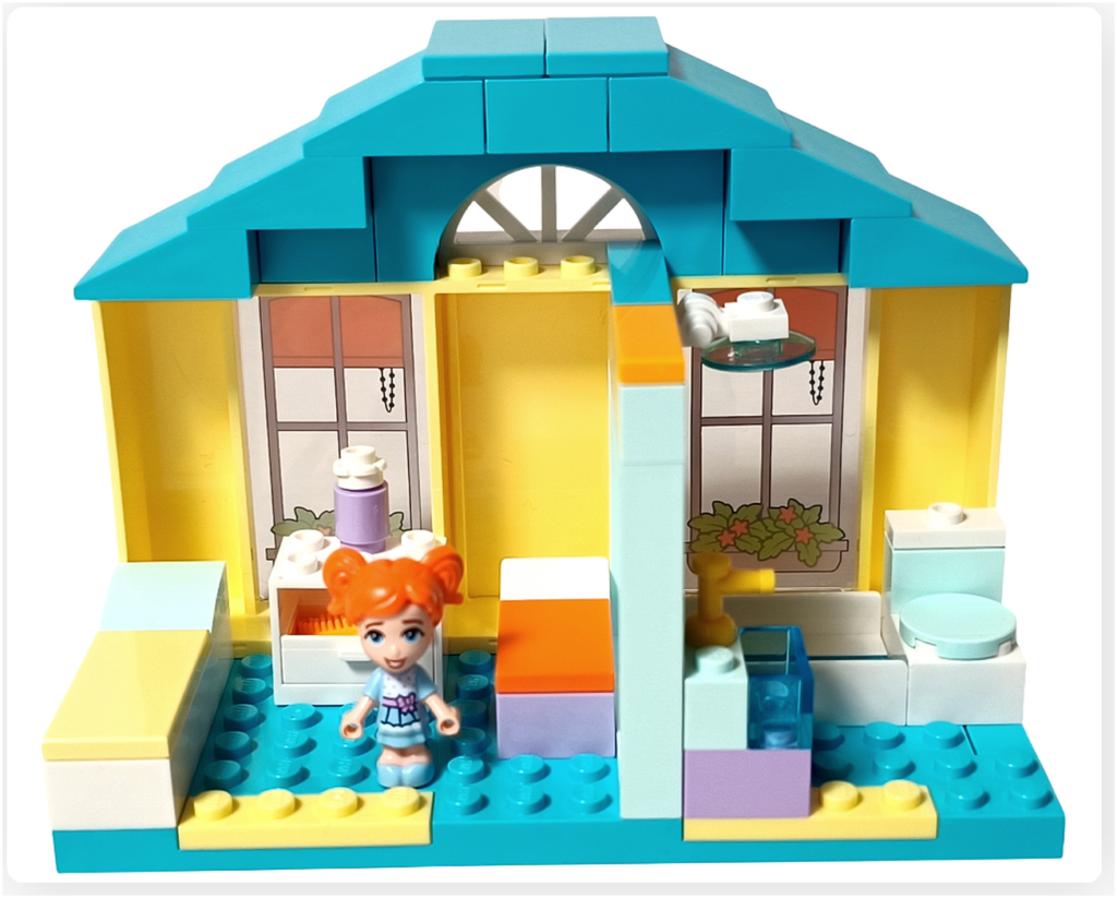 レゴ フレンズ 41724「ペイズリーのおうち」浴の袋2完成状態。2階の寝室と化粧台、浴室がそろった室内全景