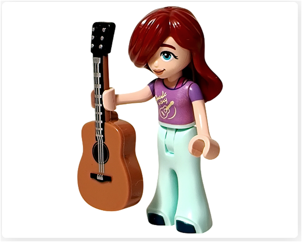 レゴ フレンズ 41724「ペイズリーのおうち」のミニドール「ペイズリー」正面。ギターを手に立つ姿と表情が分かる写真