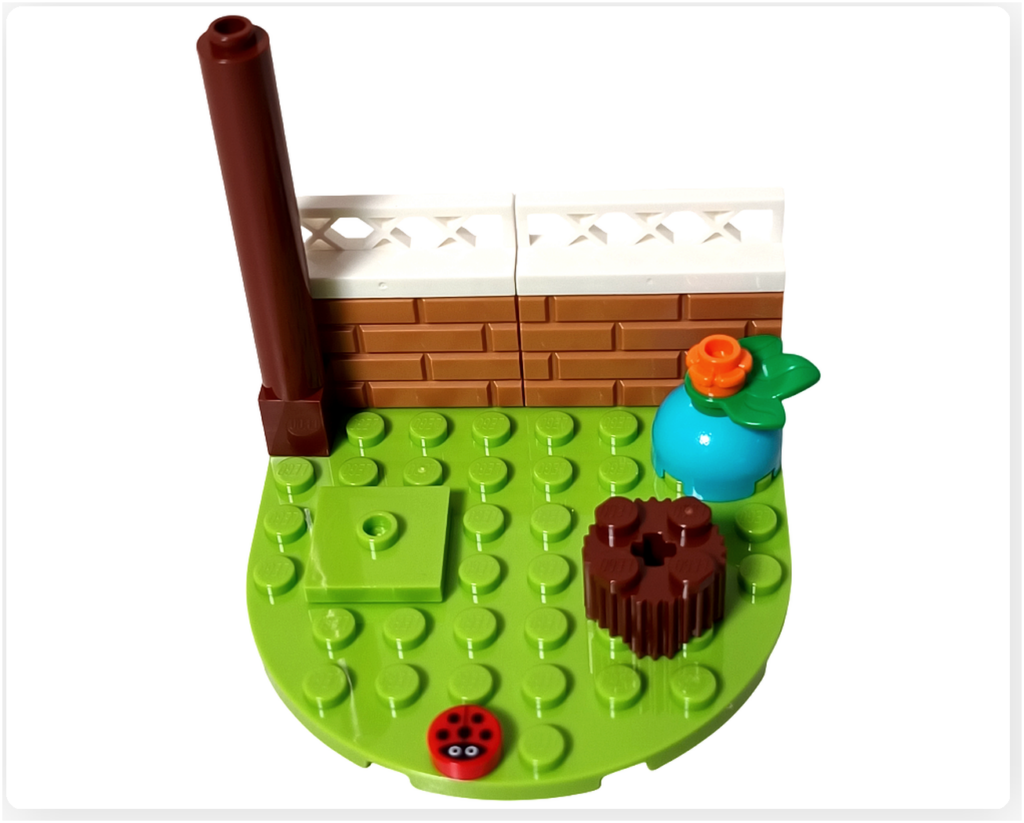 レゴ フレンズ 41724「ペイズリーのおうち」茶色の木の幹と切り株、小さな植木鉢やてんとう虫パーツを配置したレゴの自然風景