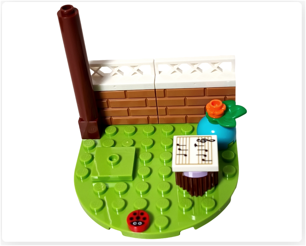 レゴ フレンズ 41724「ペイズリーのおうち」切り株の上に楽譜プリントのタイルを載せた、レゴの音楽モチーフの小さなテーブル