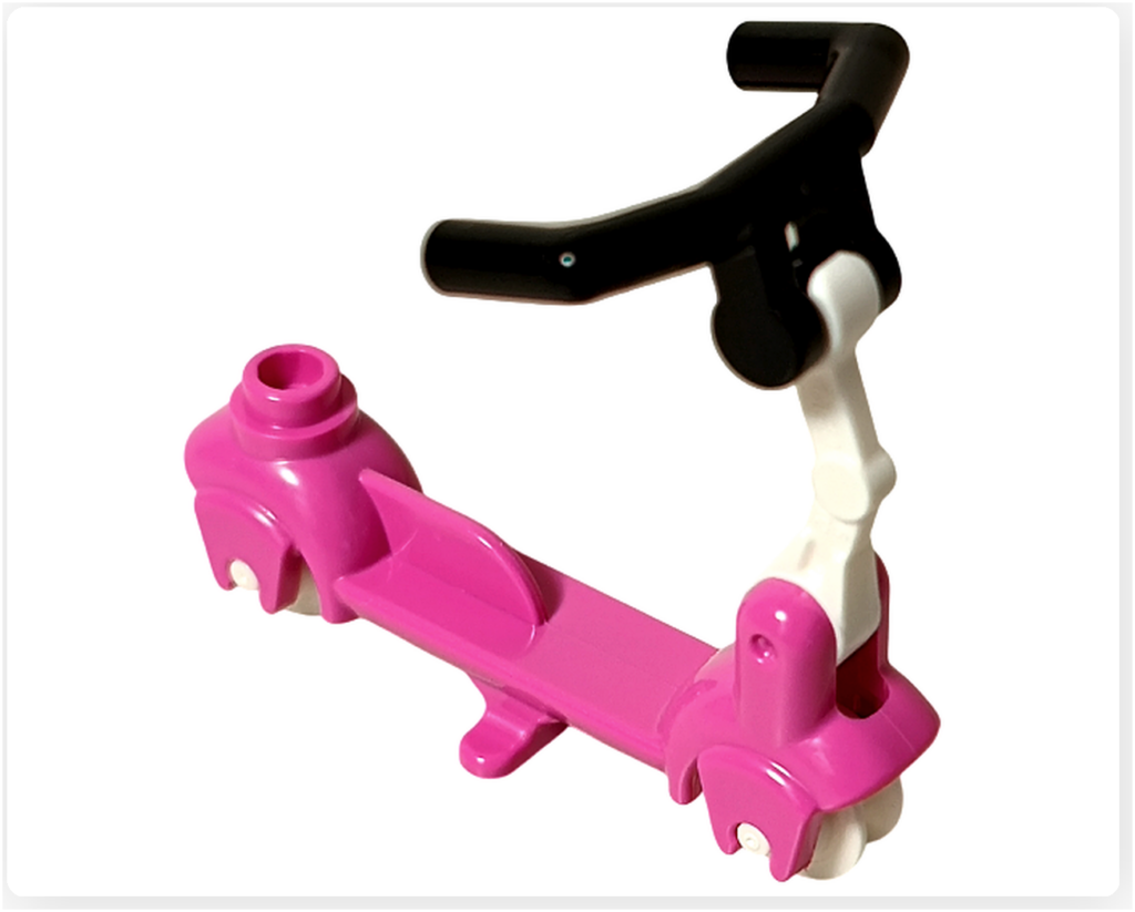 レゴ フレンズ 41733「タピオカティスタンド」に付属するピンク色の電気スクーター正面。黒いハンドルと白い支柱、二輪のシンプルな構造が確認できる。