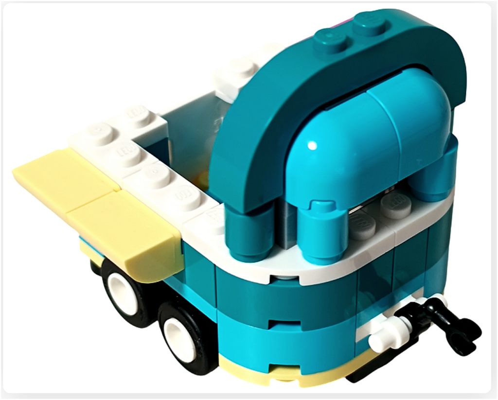 レゴ フレンズ 41733「タピオカティスタンド」の前側連結部。屋根を閉じた状態で、前方に連結用のパーツが取り付けられ、移動できる構造が分かる。