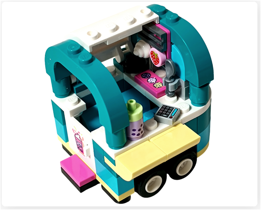 レゴ フレンズ 41733「タピオカティスタンド」完成状態。屋根を閉じ、移動できる屋台としてまとまった外観が確認できる。