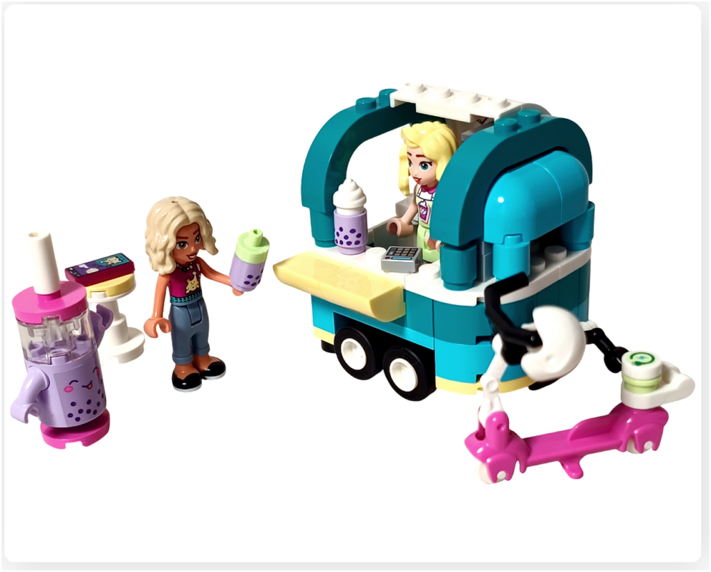 レゴ フレンズ 41733「タピオカティスタンド」 ノヴァがドリンクを受け取り マチルダが屋台に立つ完成シーン
