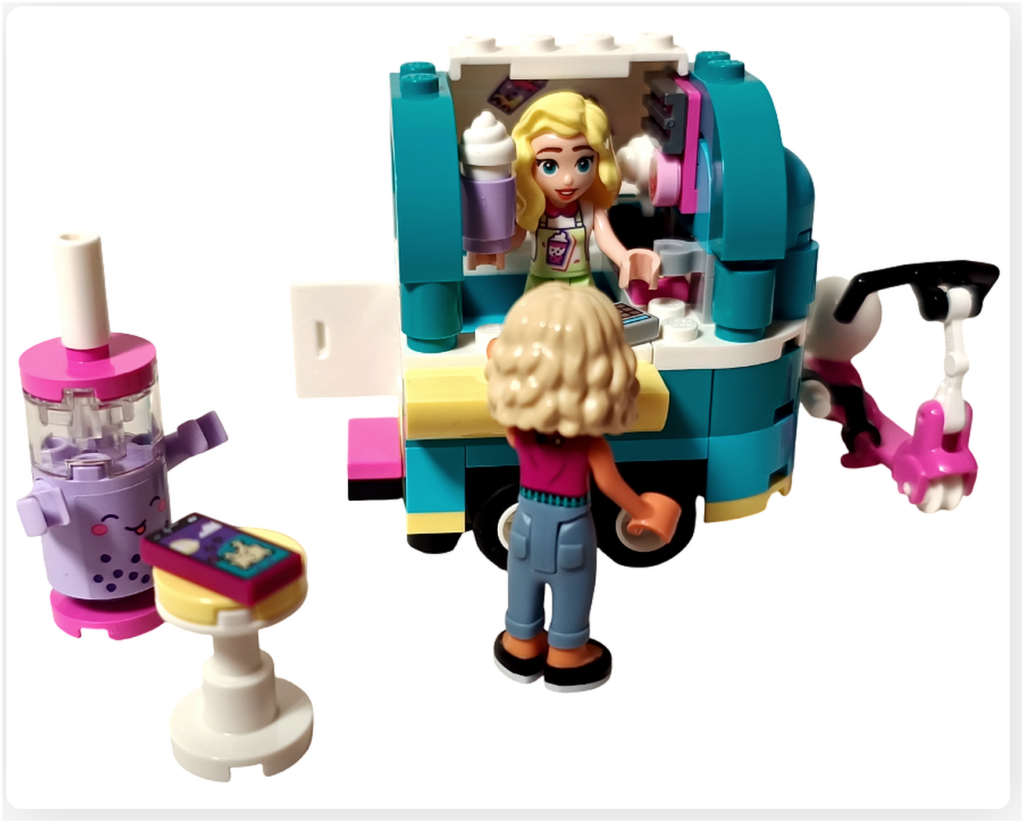 レゴ フレンズ 41733「タピオカティスタンド」 ノヴァがタピオカティを受け取る完成シーン