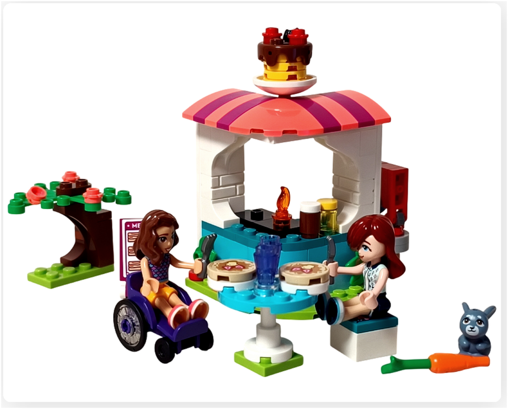 レゴ フレンズ 41753「パンケーキ屋」 完成シーン ペイズリーとルーナが一緒にランチを楽しみ、メロディがそばにいる様子