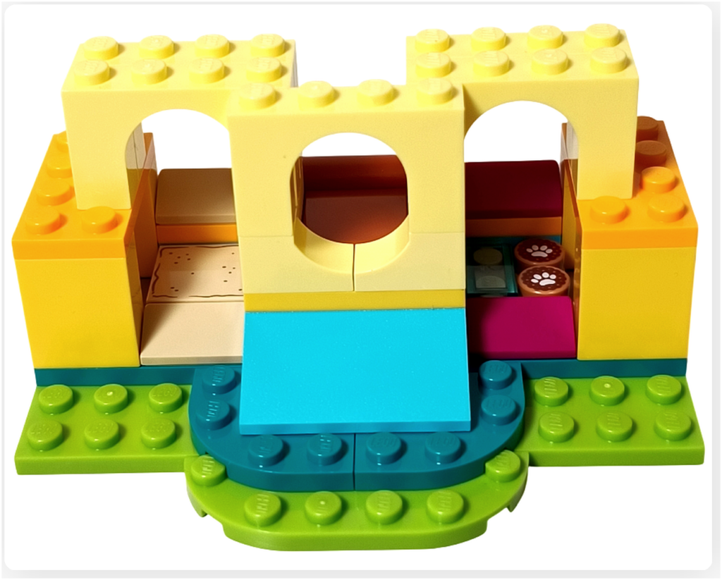 レゴ フレンズ 42612「ネコちゃんランド」 組立レビュー アーチ壁と内部設備が見える中段構造