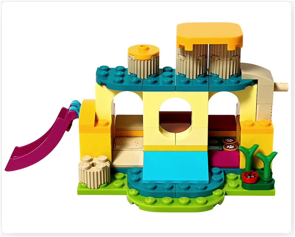 レゴ フレンズ 42612「ネコちゃんランド」 組立レビュー 上段の遊び場付き完成状態を正面から撮影した写真