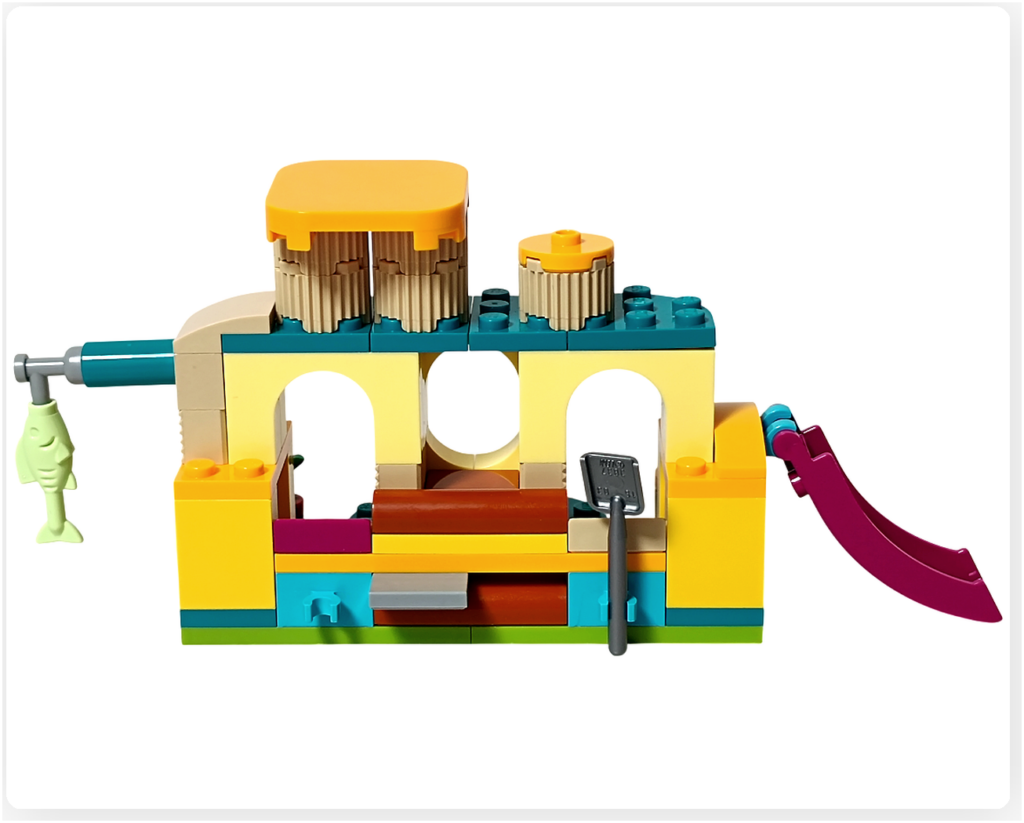 レゴ フレンズ 42612「ネコちゃんランド」 組立レビュー ギミック装置と滑り台を備えた遊び場の背面全体