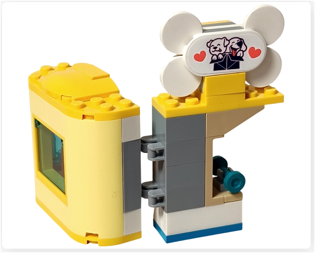 レゴ 41741 ワンちゃんレスキュートラック 骨デザイン看板とフードスペースを連結した様子
