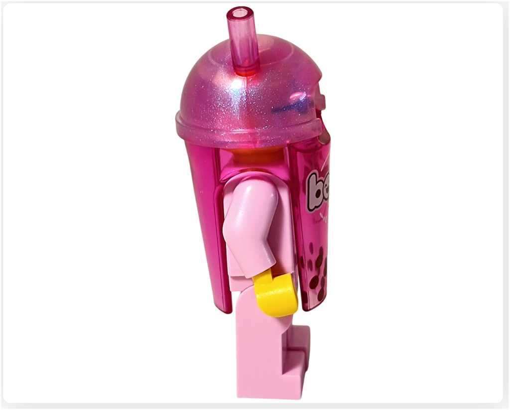レゴ ミニフィギュアシリーズ タピオカドリンクのコスプレイヤーの右側面。ストロー付きのドリンクコスチュームを横から見た様子