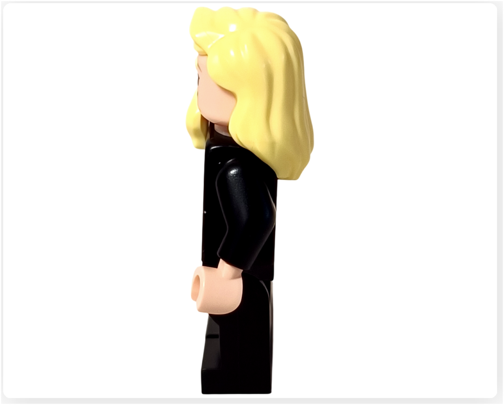 レゴ 76463 ホグワーツ城：医務室 ペネロピー・クリアウォーター ミニフィグ 左側面 制服とロングヘアの横姿