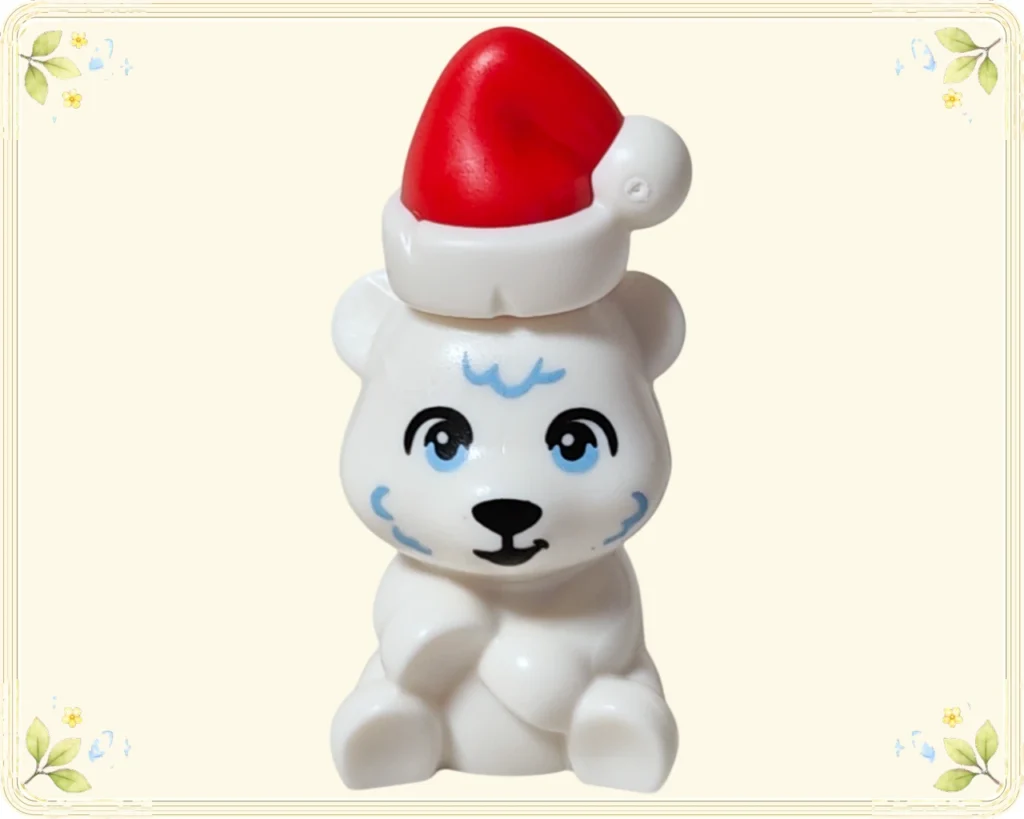 レゴ フレンズ 42698 サンタ帽のホッキョクグマの正面 青い瞳と額や頬の水色の線、体の前へ寄せた前足が見える姿